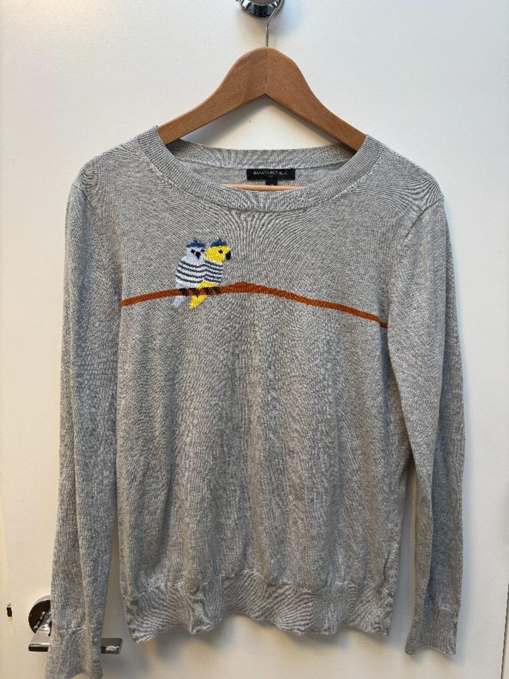Banana Republic Parrot Sweater M Gray Intarsia Birds Beret Crewneck